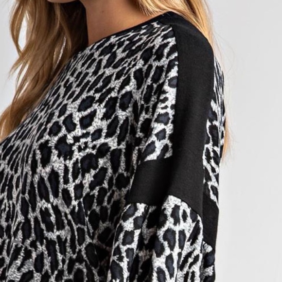 ANIMAL PRINT CONTRAST KNIT TOP - Picture 2 of 5